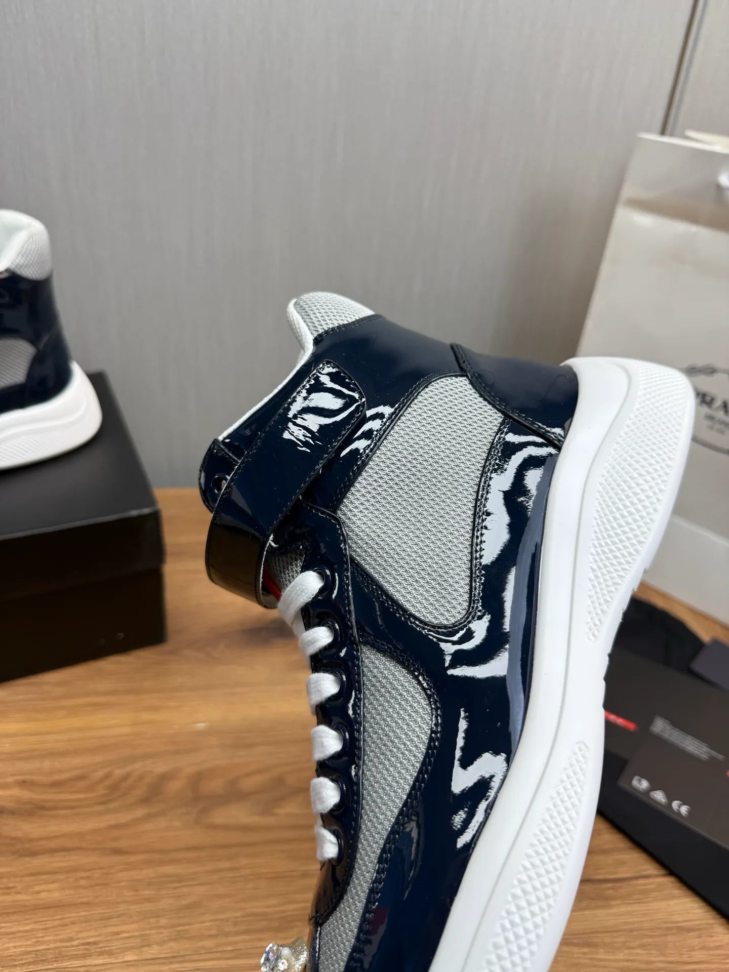 Men's shoes 700💰 [PRADA] Hot selling items🔥Must be recommended every day~~ Official website synchronized, 1:1 high quality shipments✔️ Imported cowhide fabric, cowhide lining, original bottom, high-end airplane box packaging🎁 38-45 (38.45 custom-made, non-refundable)